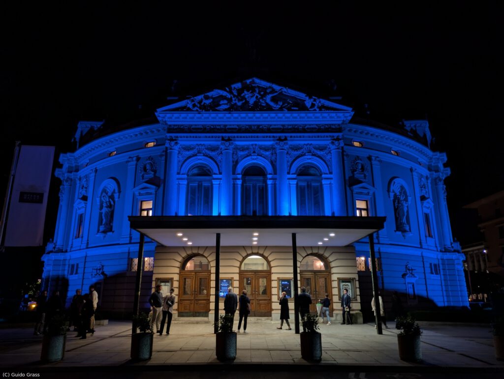 Opernhaus Ljubljana (Frontansicht bei Nacht)